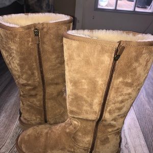LIKE NEW UGGS
